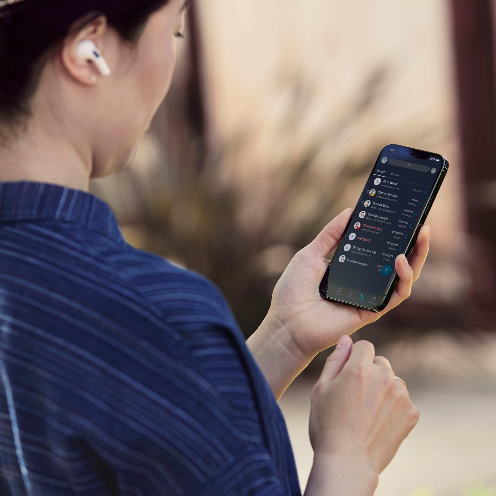 Usuário aproveita o Webex Calling em trânsito