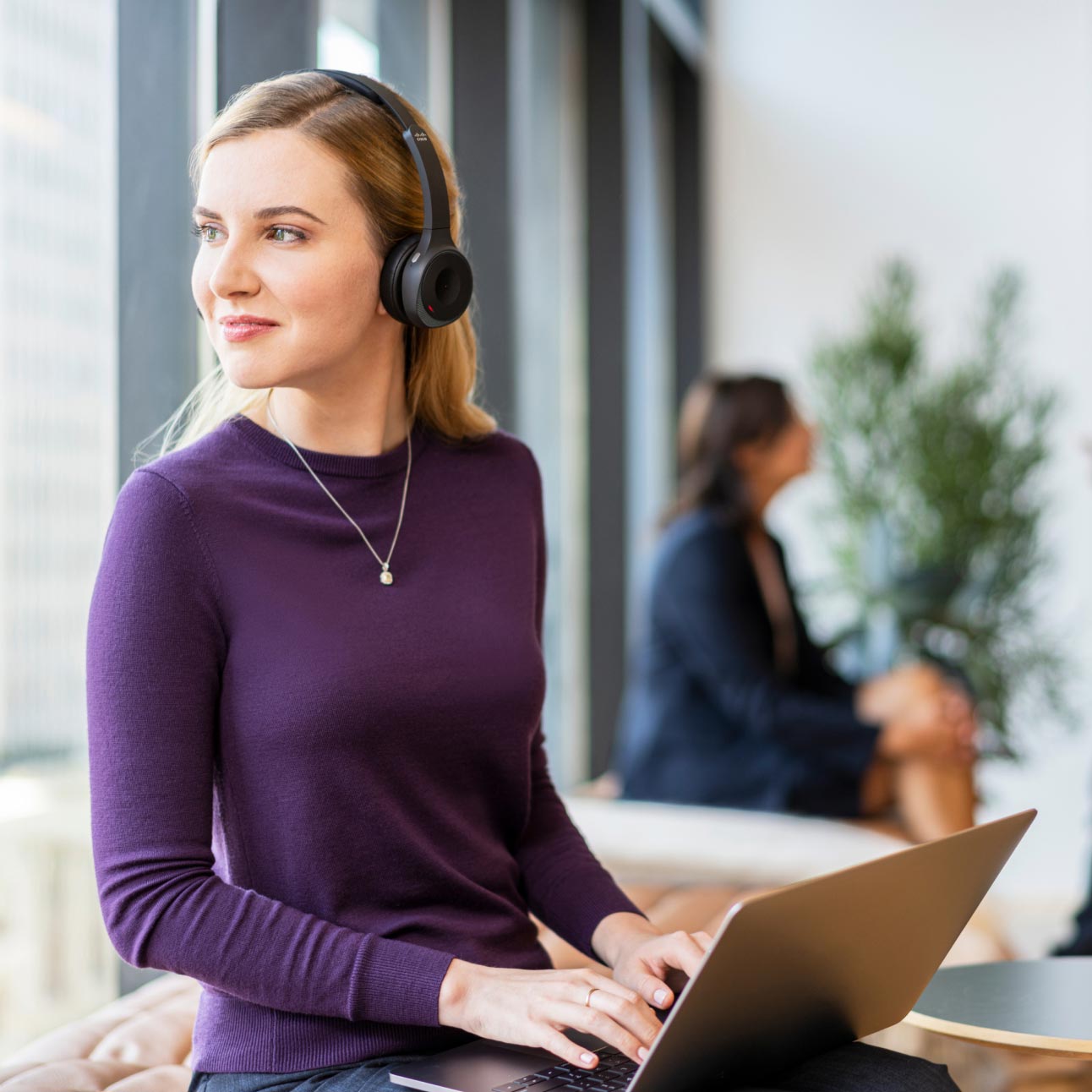 Pessoa aproveita a flexibilidade do Webex Calling