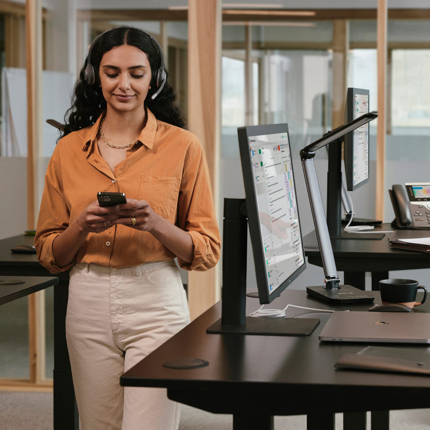 Un agent de service gère les expériences des clients avec Webex