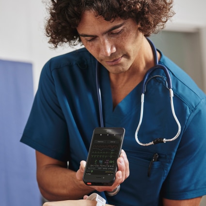 Un trabajador de la salud usa Webex para conectarse